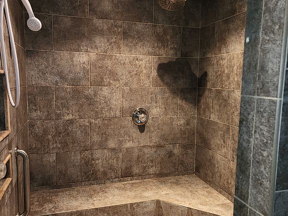 4th image of 1201 Grantham Rd #1201