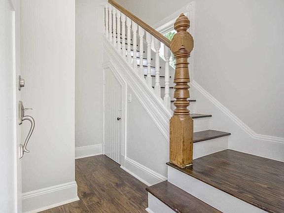 3rd image of 114 Sea Cliff Ave Floor 2