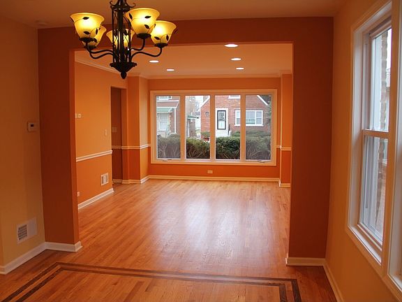 3rd image of 10738 S Eberhart Ave