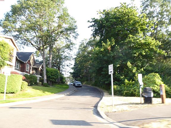 4th image of 2107 Hammond Ave #8B