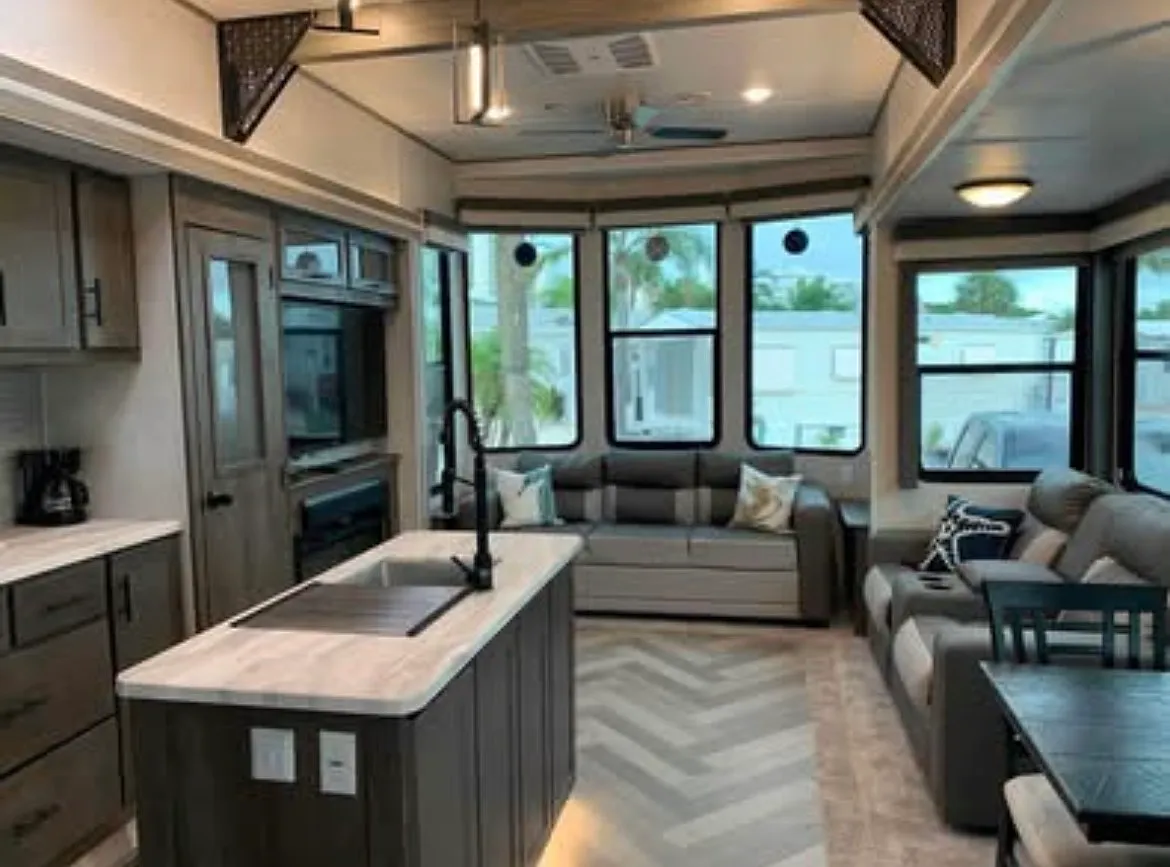 2 bed, 600 sqft, $1,800 — Photo 4