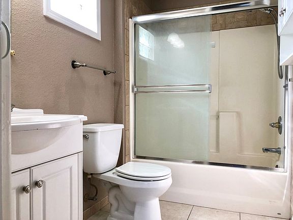 5th image of 2407 Boxwood St #2411