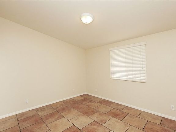 5th image of 510 N Begonia Ave