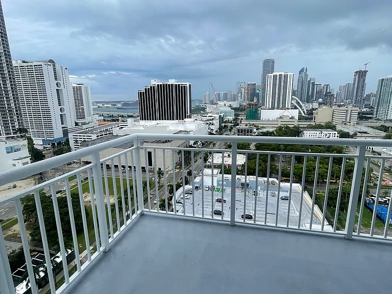275 NE 18th St #Penthouse 05 — Photo 15