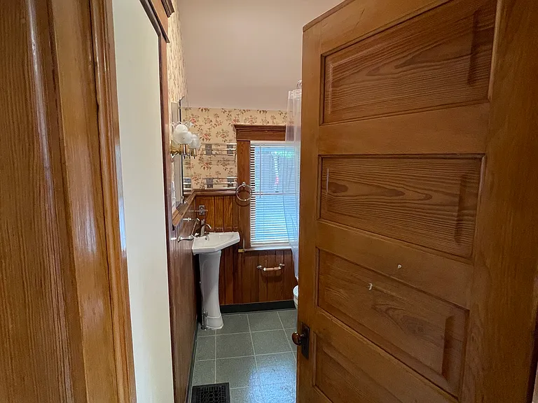 710 S Main St — Photo 17