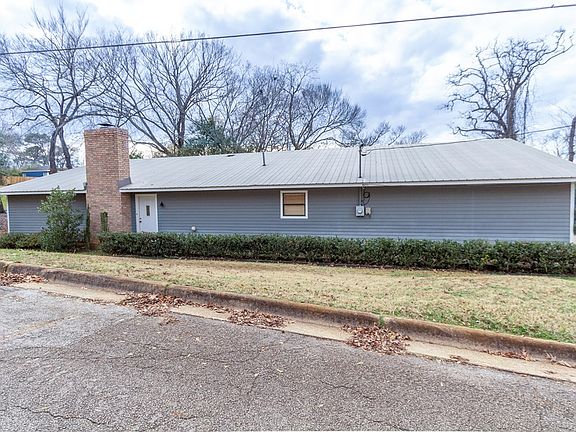 3rd image of 805 Highland Dr