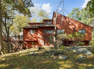 46 Powder Horn Rd, Cortlandt Manor, NY 10567