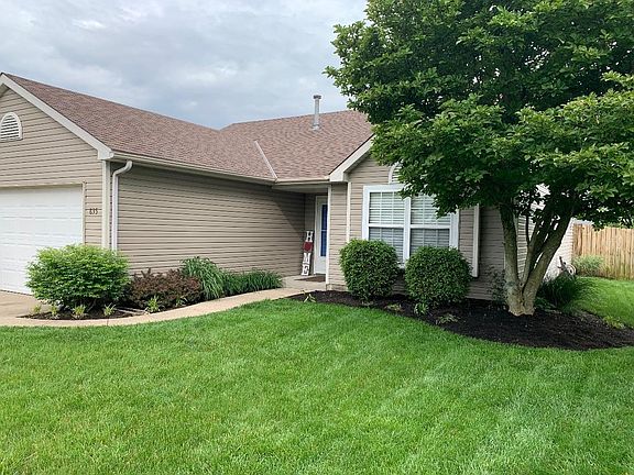 2nd image of 835 Stanford Ct