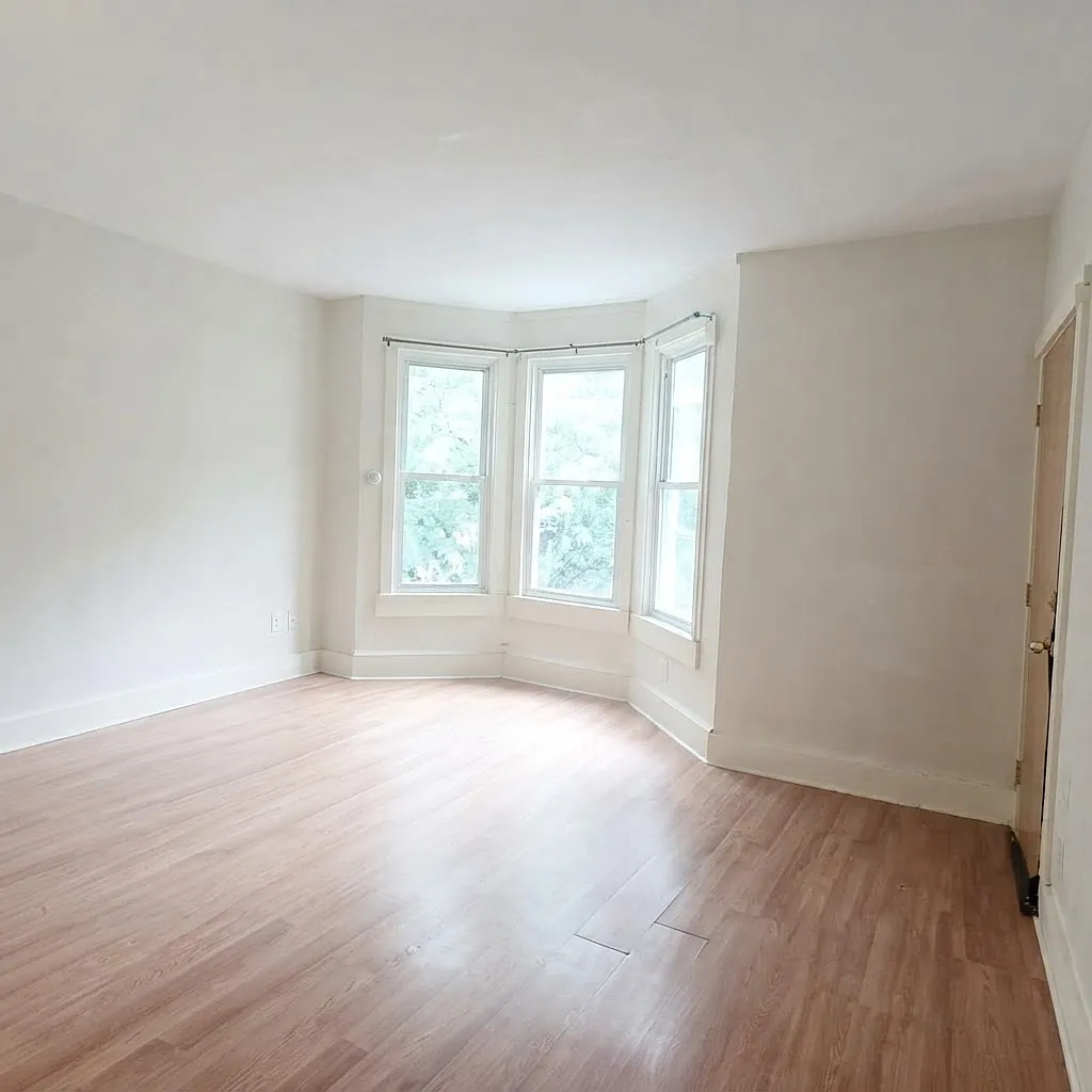 3 bed, 1172 sqft, $2,000 — Photo 1