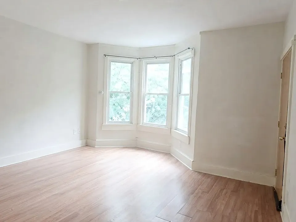 105 Ivy St #2
