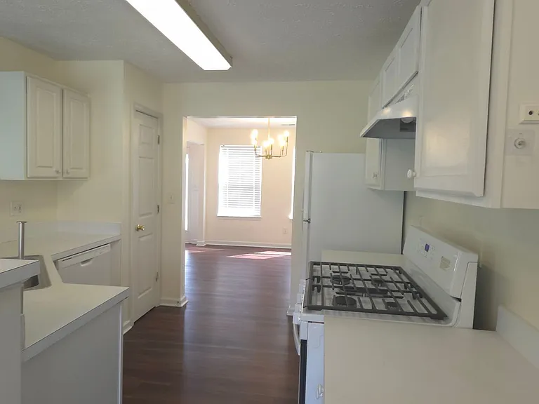 2895 Gallery Grv — Photo 8