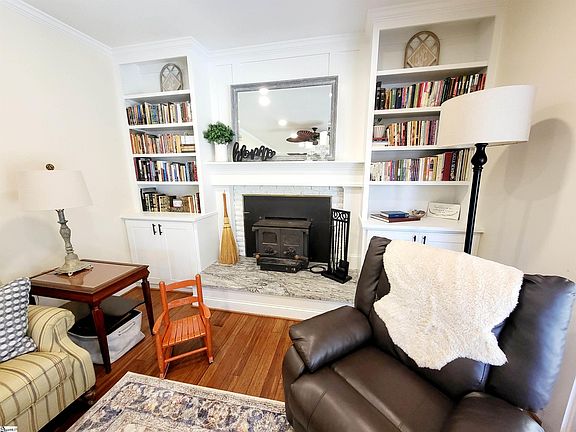 5th image of 19 Northway Dr
