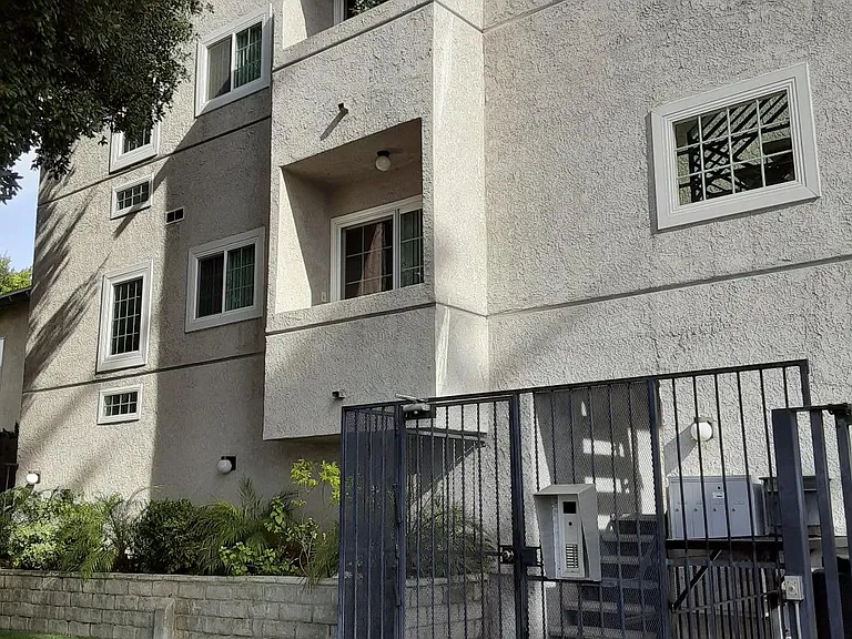 5908 Cedros Ave #6 — Photo 10