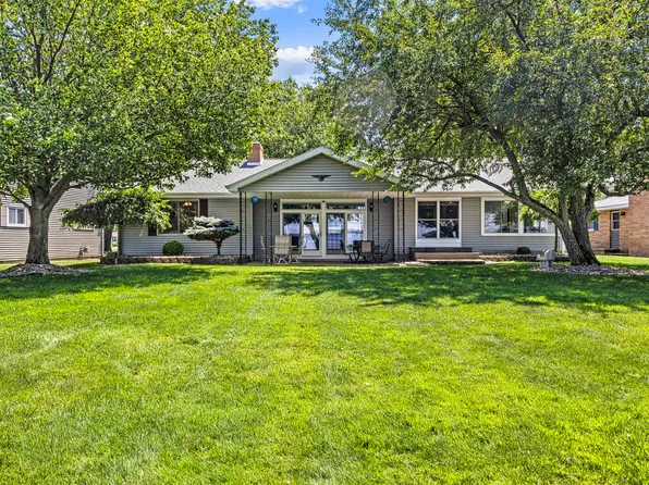 2413 Long Point Dr, Houghton Lake, MI 48629