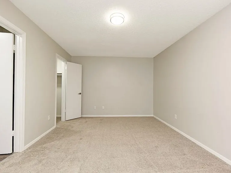 The Meridian Apartments — Photo 6