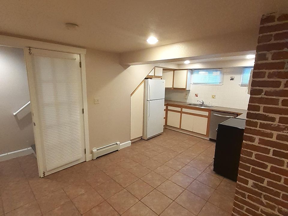 Kitchen and dining area.