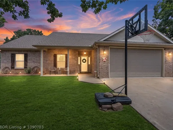 422 Hidden Oaks Rd, Alma, AR 72921