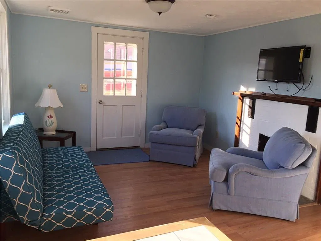 40 Pettaquamscutt Ave — Photo 2