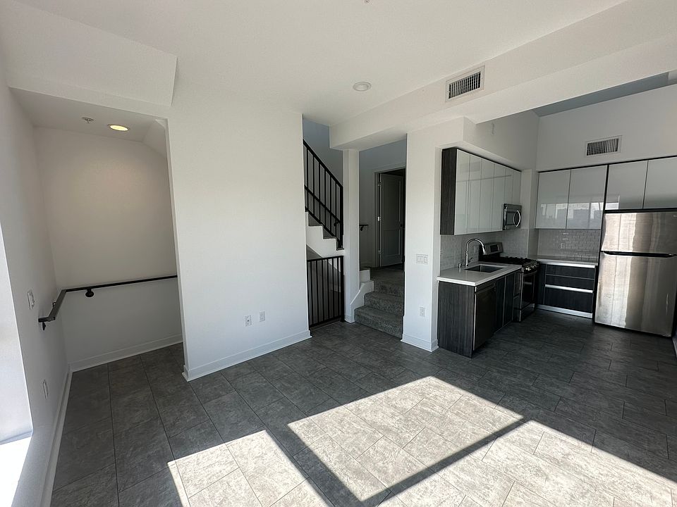 1st image of 519 N Normandie Ave #1