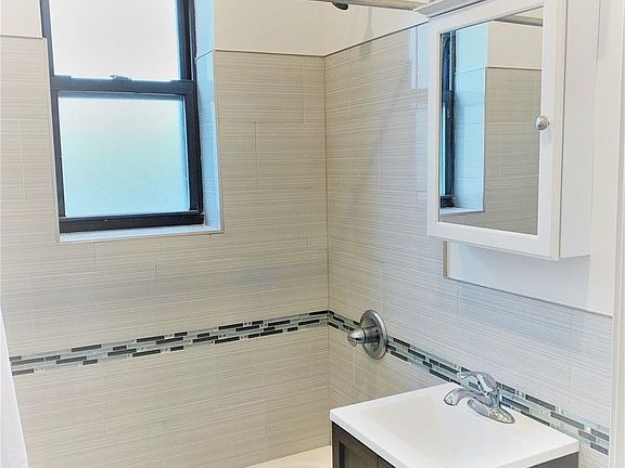 5th image of 2562 41st St APT 1D