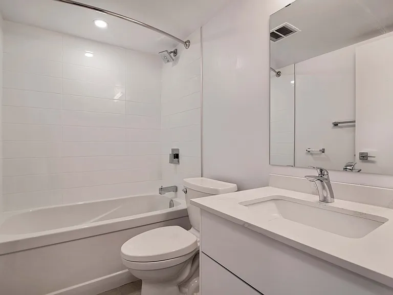 235 Bloor St E — Photo 20