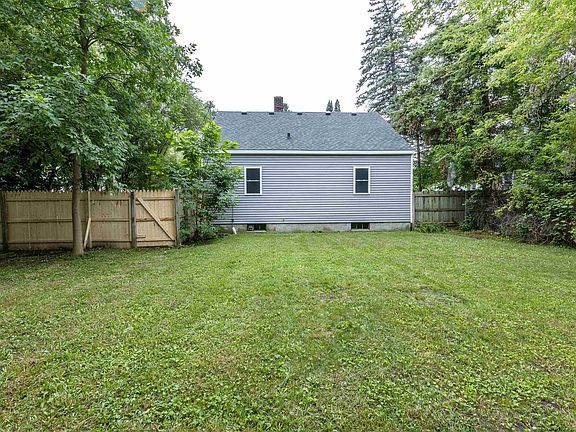 3rd image of 2116 Mackinaw St