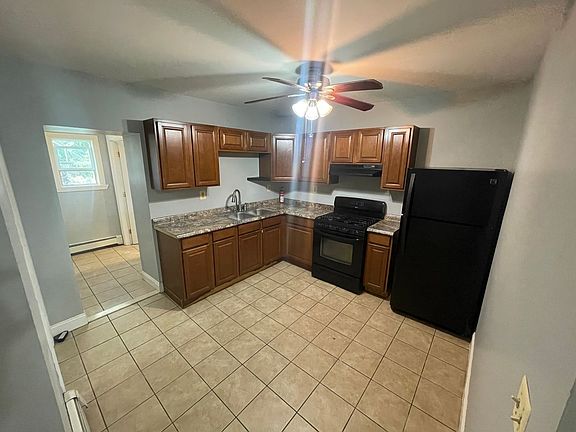 3rd image of 52 Bassett St