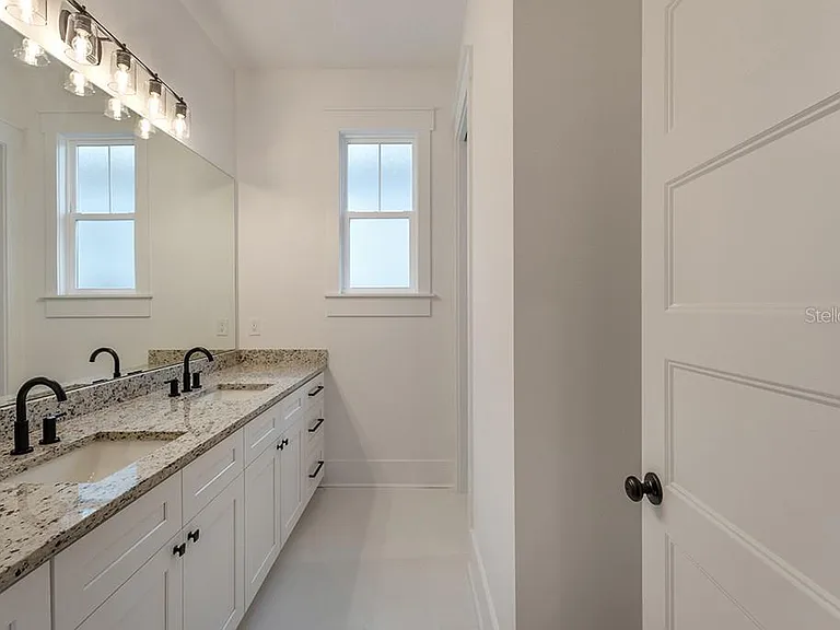 1408 E Curtis St #B — Photo 30