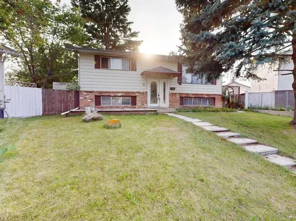 31 E Penrith Pl SE, Calgary, AB T2A 2J1