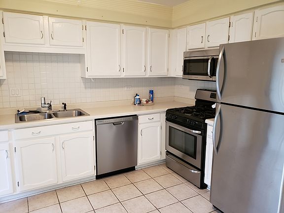 3rd image of 344 Wexford Ct