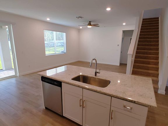4th image of 2810 NE Breezeway Cir