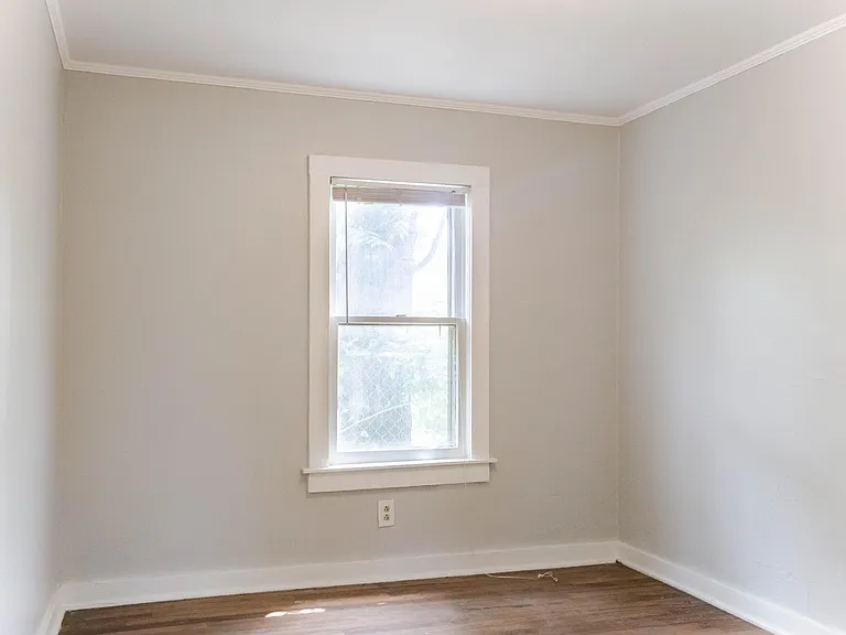 2415 N Linn Ave — Photo 6