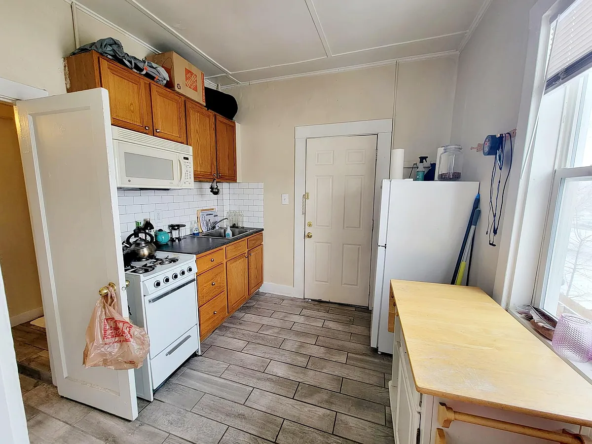 Building Photo - 327 3rd Ave #4