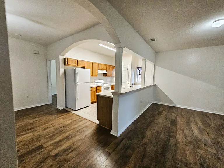 1004 Park Central Cir — Photo 6