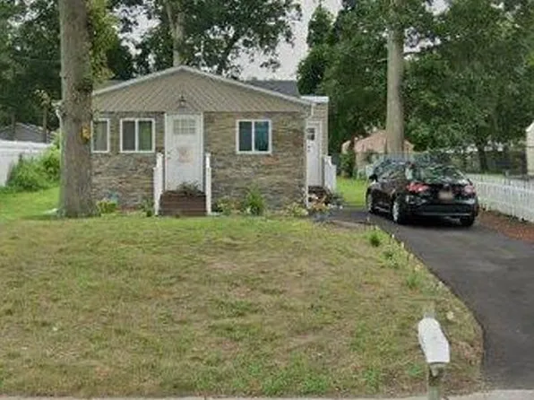 33 Selden Blvd, Centereach, NY 11720