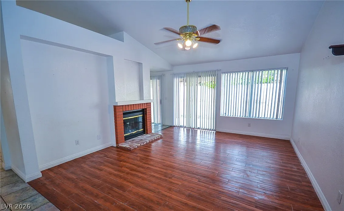 3 bed, 2.0 bath, 1548 sqft, $1,950 — Photo 2