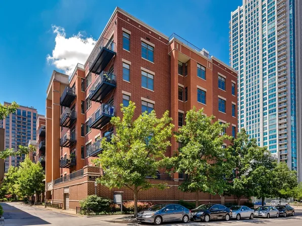 330 N Clinton St APT 604, Chicago, IL 60661