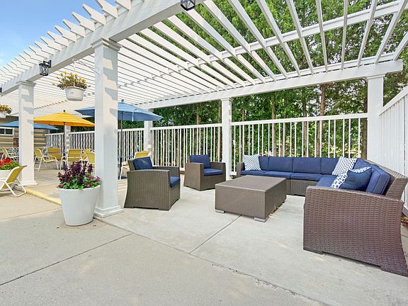 Manchester Oaks Outdoor Lounge