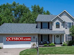 5630 Hillside Ct, Davenport, IA 52806