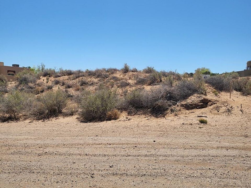 2nd image of 1624 La Paz Rd NE