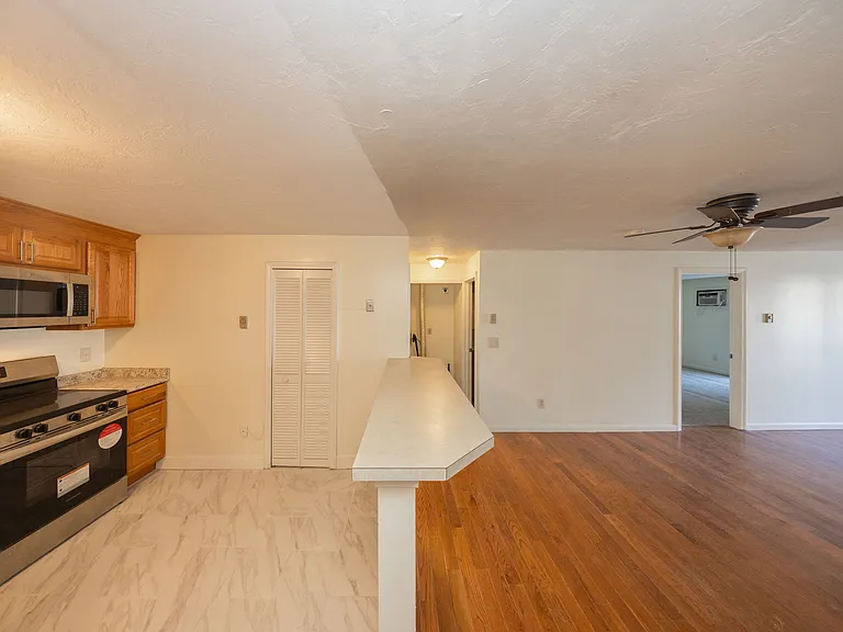11B Gibbs St #28 — Photo 14