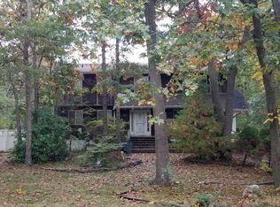 17 Cozine Rd, Center Moriches, NY 11934