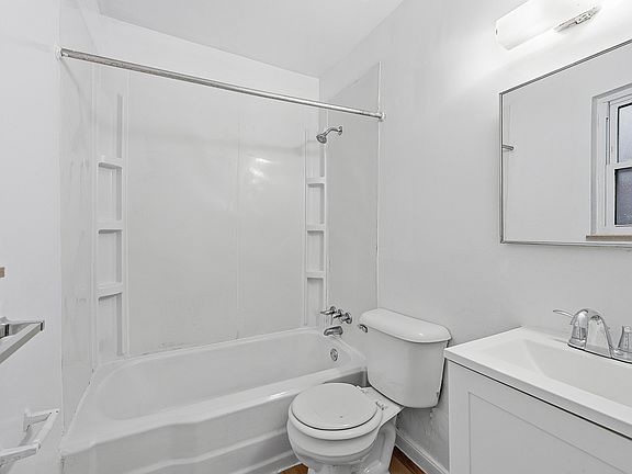 4th image of 1528 Sutton Ave APT 1