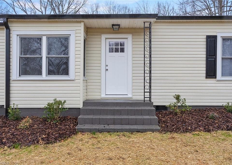 1st image of 624 Hawthorne Dr