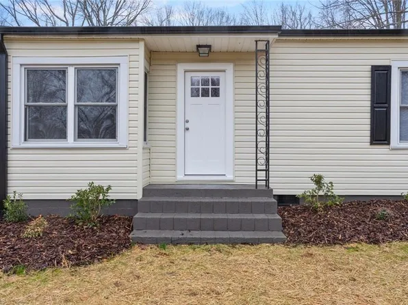 624 Hawthorne Dr, Asheboro, NC 27205