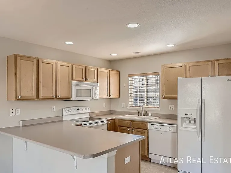 4526 Crow Creek Dr — Photo 5