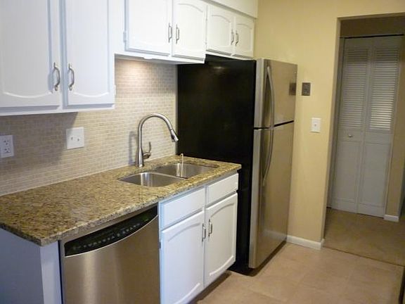 3rd image of 10106 W 96th Ter APT C