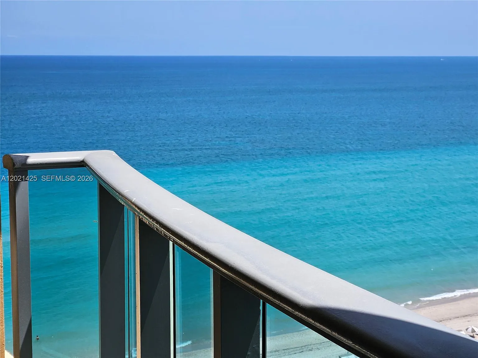 Wave Condo — Photo 3