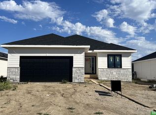 20820 Ellison Ave, Elkhorn, NE 68022