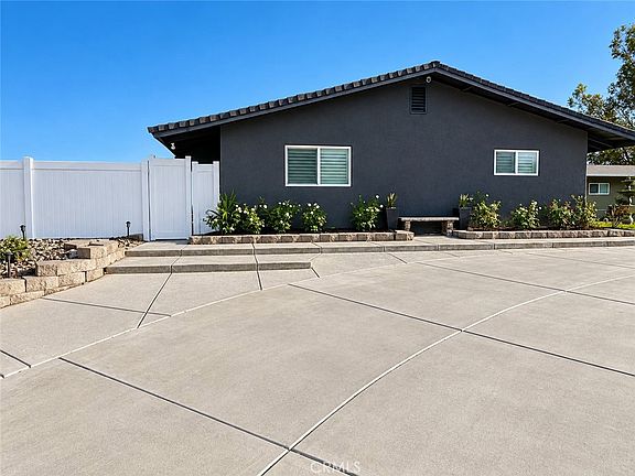3rd image of 6031 Vista Del Aguila